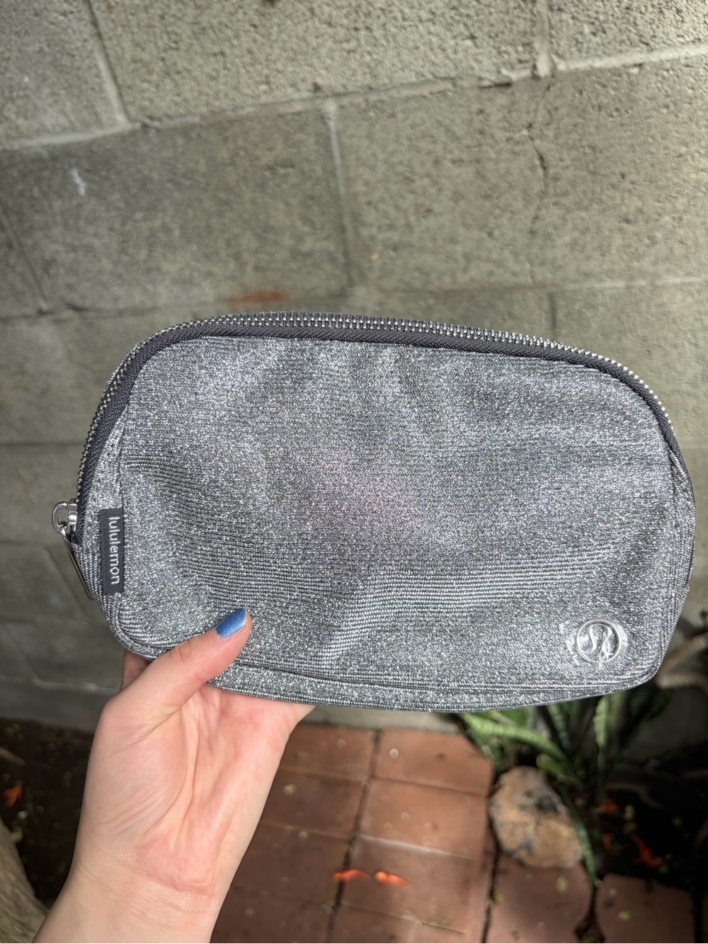 lululemon athletica Gray silver sparkle
Belt bag